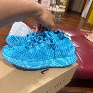 NOBULL tennis shoes size men 6.5 & women 8